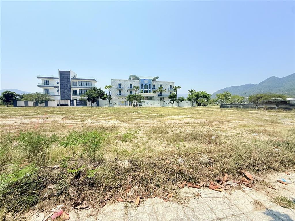 Bán đất mặt tiền đường phong châu kđt ven sông tắc vĩnh thái nha trang