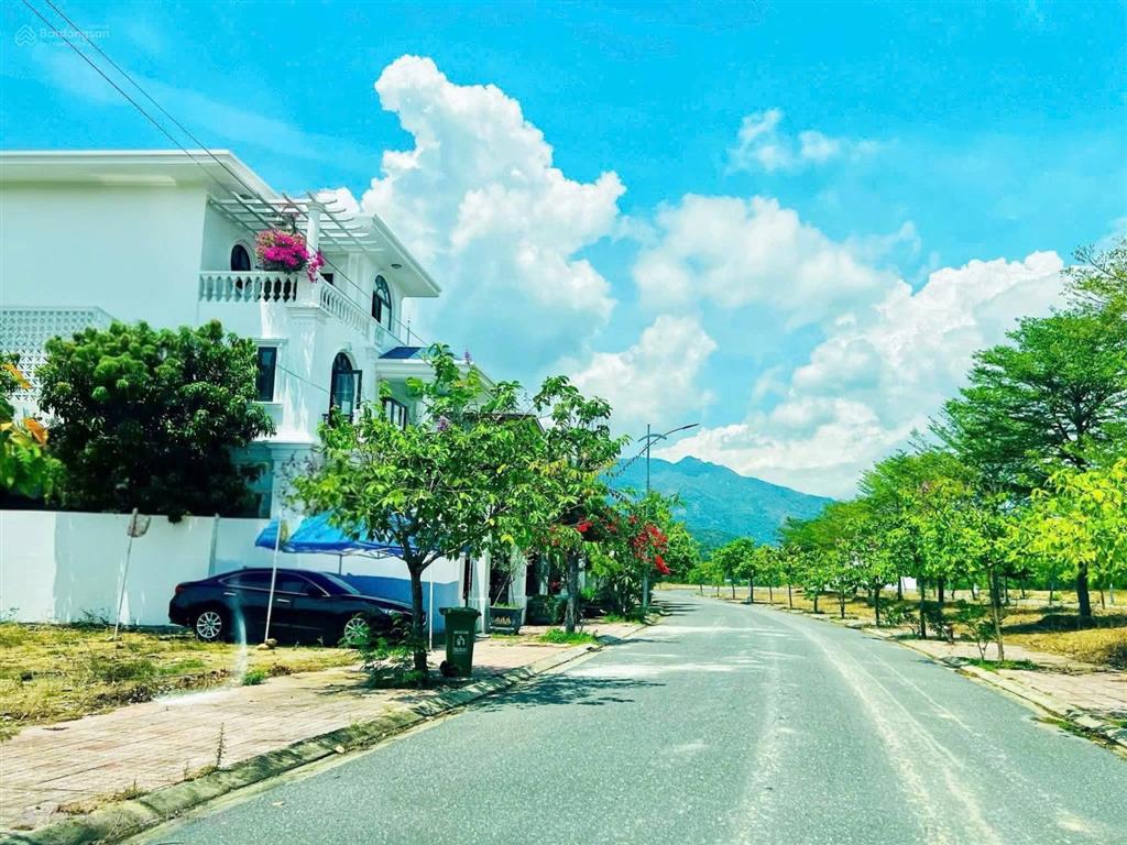 Bán lô đất kđt ven sông tắc vĩnh thái nha trang hòn một 300m2 hướng sông