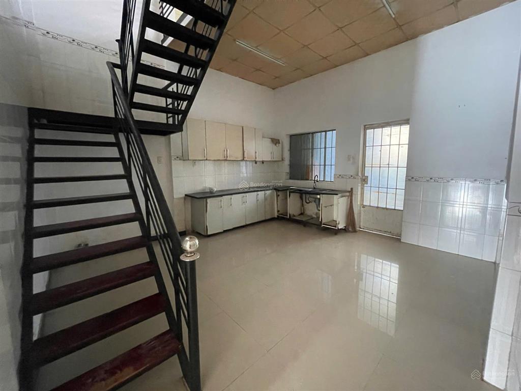 Bán nhà cấp 4 có gác mặt tiền nguyễn tất thành vĩnh trường  nha trang
