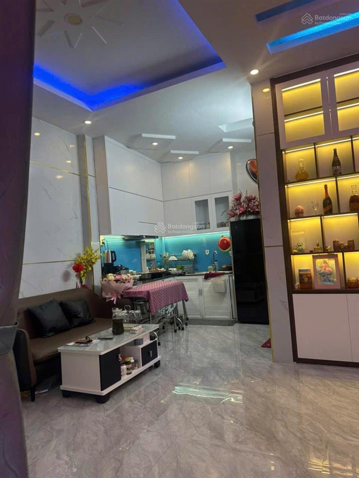 Nhà 3 tầng gần biển hẻm 120 hùng vương khu phố tây nha trang giá 5,2 tỷ