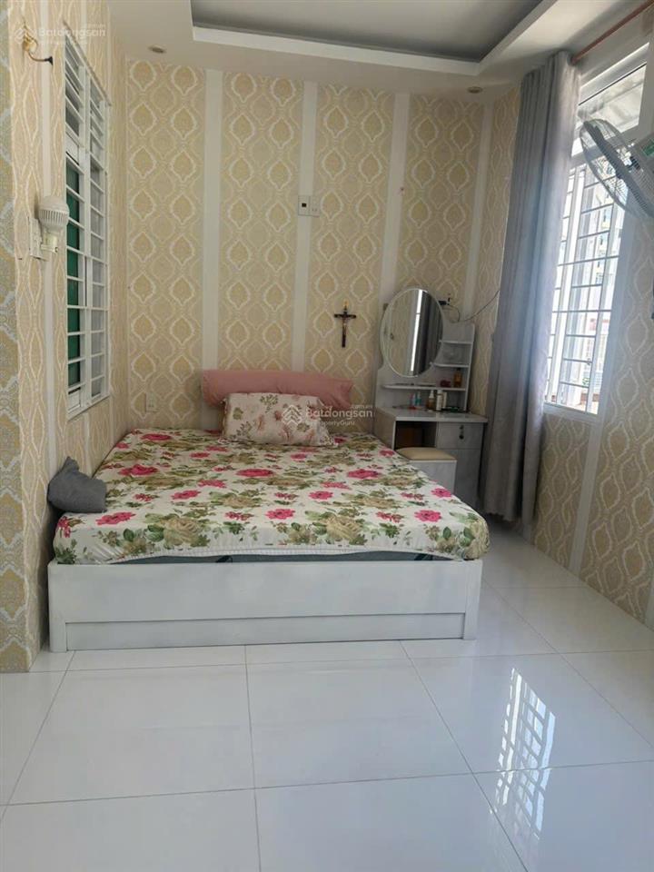 Nhà 3 tầng gần biển hẻm 120 hùng vương khu phố tây nha trang giá 5,2 tỷ