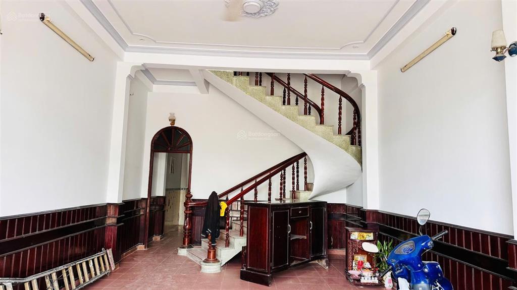 Cần chuyển nhượng nhà mặt tiền đại lộ nguyễn tất thành nha trang 3 tầng sân thượng chỉ 6,7 tỷ