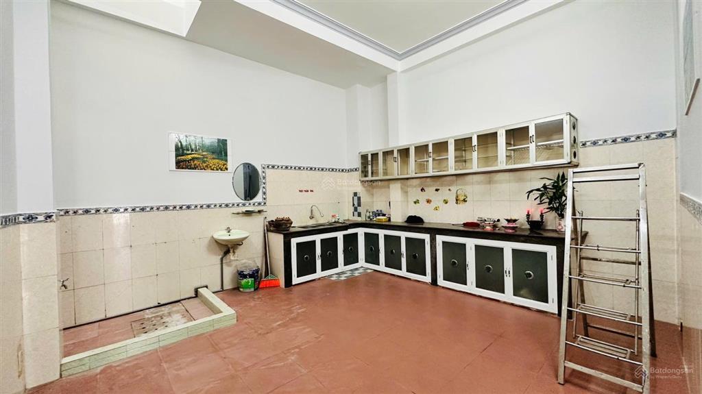 Cần chuyển nhượng nhà mặt tiền đại lộ nguyễn tất thành nha trang 3 tầng sân thượng chỉ 6,7 tỷ