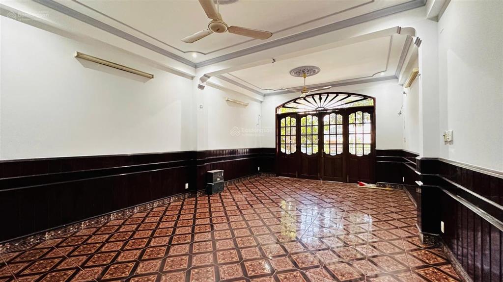 Cần chuyển nhượng nhà mặt tiền đại lộ nguyễn tất thành nha trang 3 tầng sân thượng chỉ 6,7 tỷ
