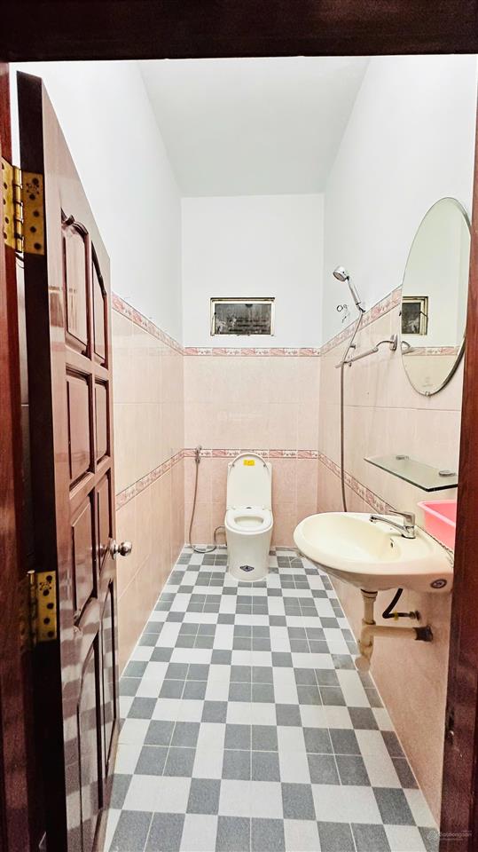 Cần chuyển nhượng nhà mặt tiền đại lộ nguyễn tất thành nha trang 3 tầng sân thượng chỉ 6,7 tỷ