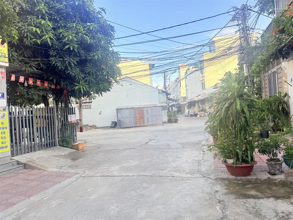 Bán đất tặng nhà cấp 4 cũ ngay làn 2 đường bê tông nguyễn thị định nha trang giá 5 tỷ