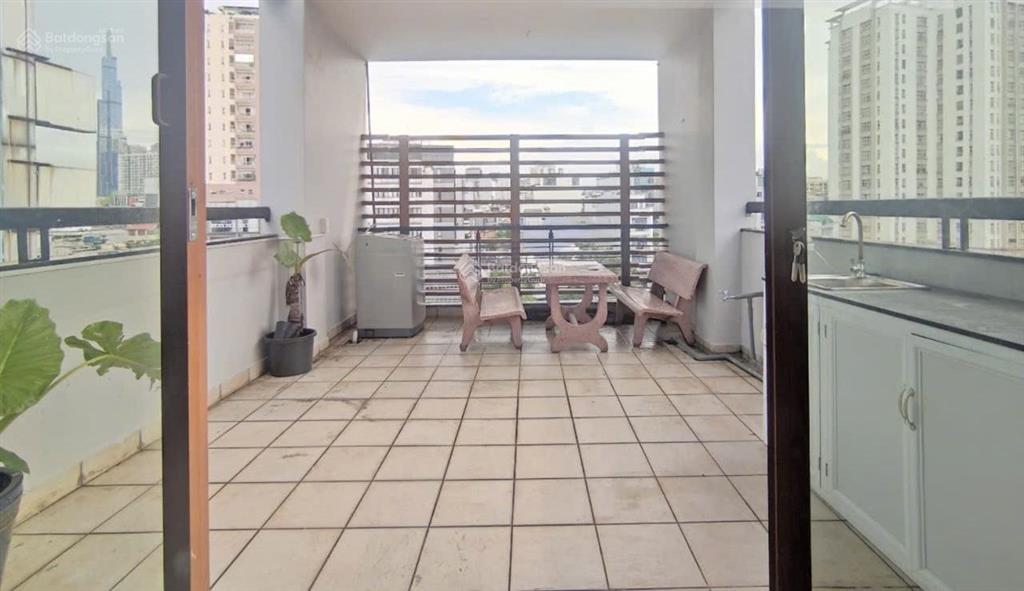 Mình trống phòng dạng ban công view lmark 81 tại 63 ung văn khiêm 6,5tr loại 1pn  0901 600 ***