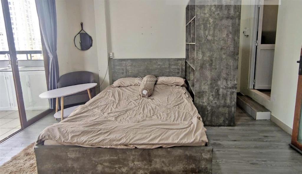 Mình trống phòng dạng ban công view lmark 81 tại 63 ung văn khiêm 6,5tr loại 1pn  0901 600 ***