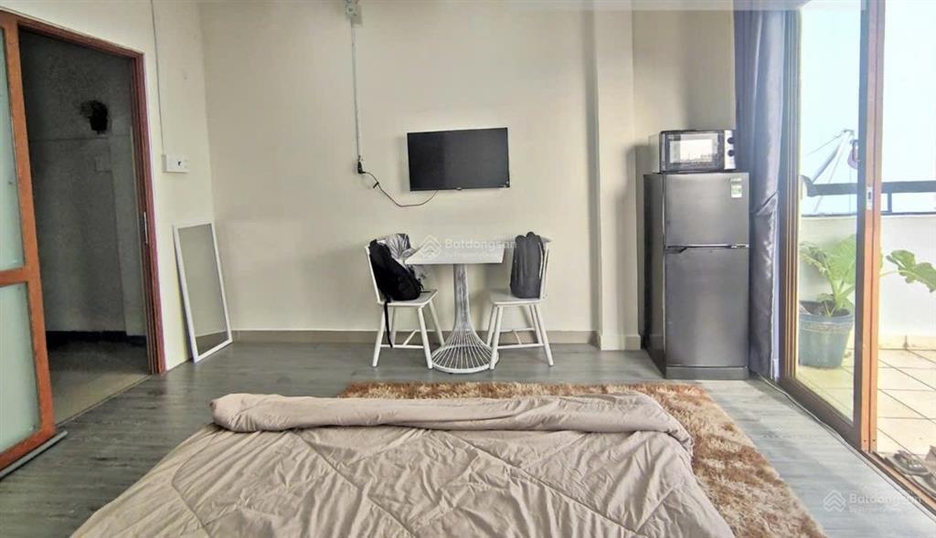 Mình trống phòng dạng ban công view lmark 81 tại 63 ung văn khiêm 6,5tr loại 1pn  0901 600 ***