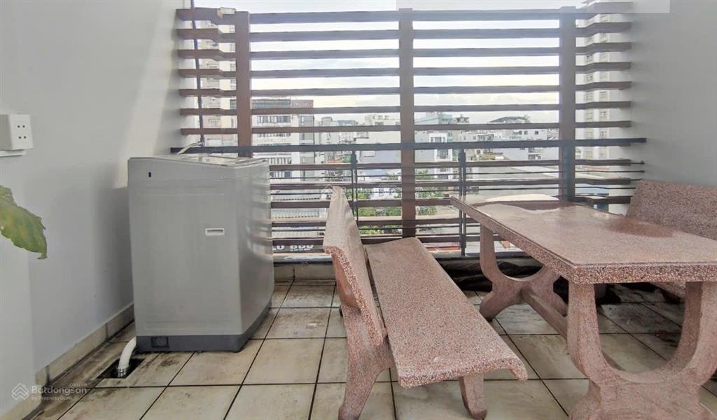 Mình trống phòng dạng ban công view lmark 81 tại 63 ung văn khiêm 6,5tr loại 1pn  0901 600 ***