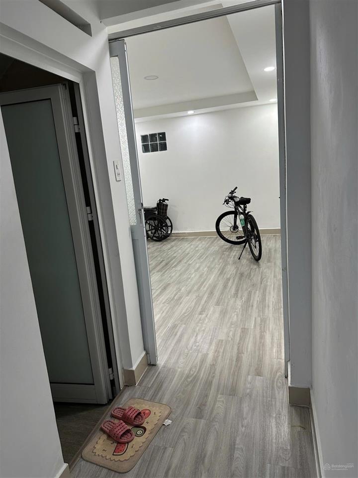 Chính chủ cho thuê nhà mt phú nhuận không ngủ lại trệt & 1l giá 10.1tr ở ngay  mình 0901 600 ***