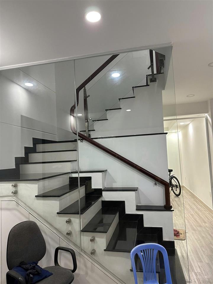 Chính chủ cho thuê nhà mt phú nhuận không ngủ lại trệt & 1l giá 10.1tr ở ngay  mình 0901 600 ***