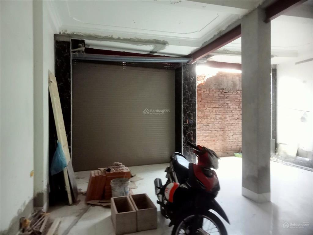 Cho thuê cửa hàng phố đê la thành 52m2 mặt tiền 5,2m