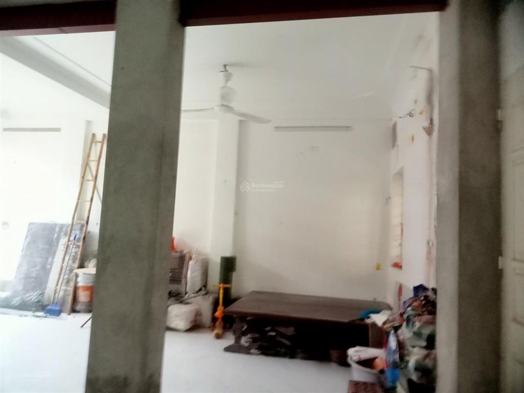 Cho thuê cửa hàng phố đê la thành 52m2 mặt tiền 5,2m