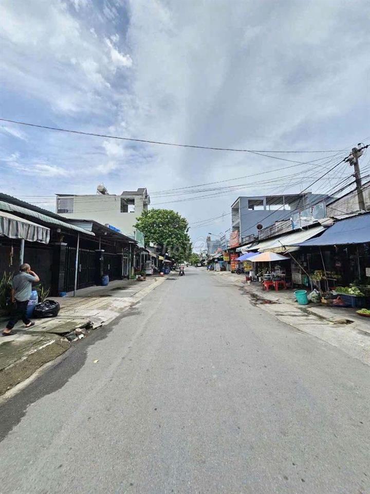 Bán mặt tiền Chợ kinh doanh dĩ an