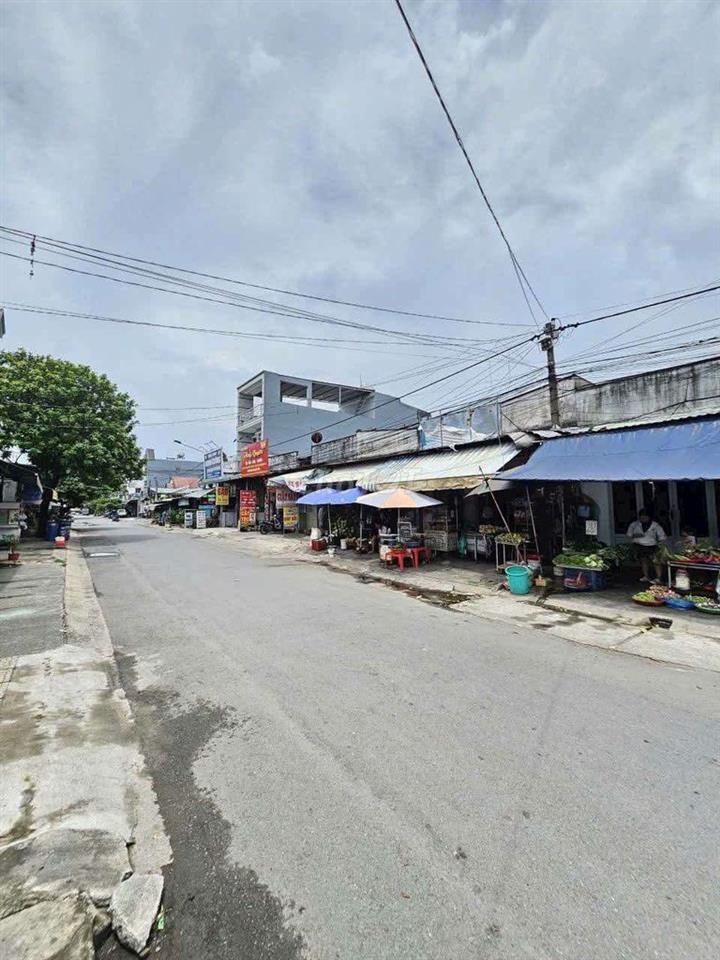 Bán mặt tiền Chợ kinh doanh dĩ an