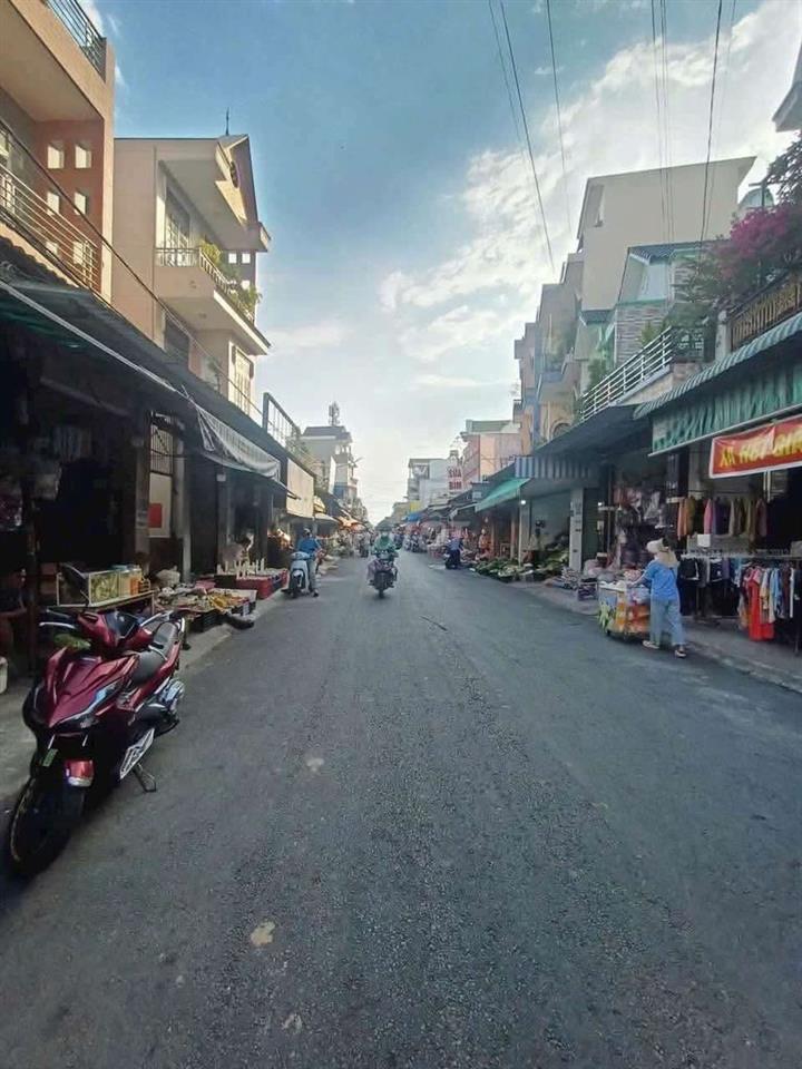 Bán mặt tiền Chợ kinh doanh dĩ an