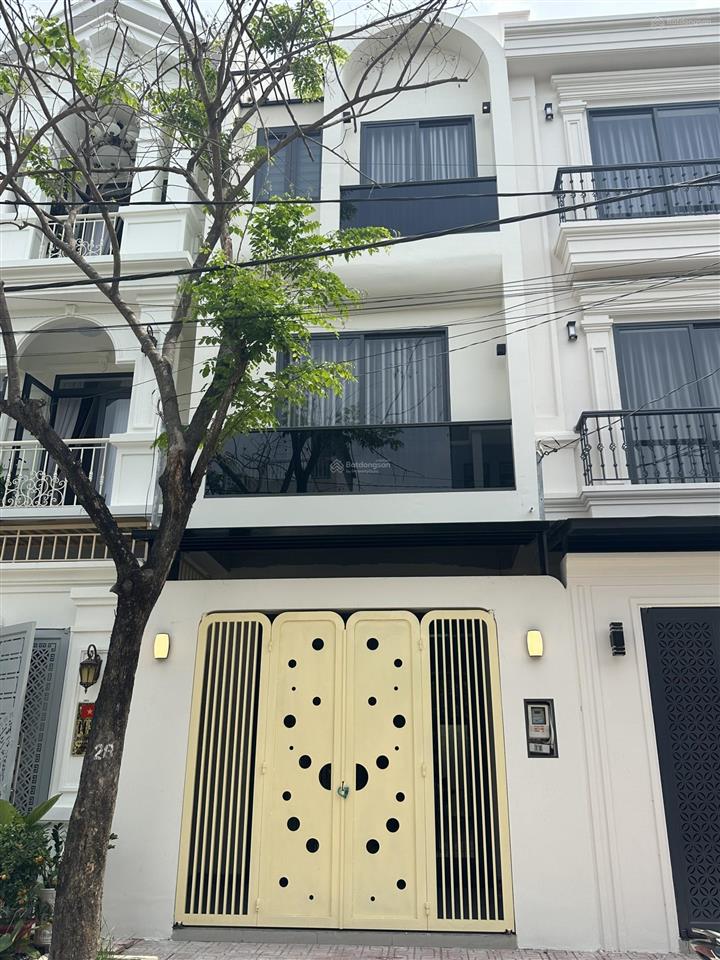 Bán nhà phố 3 tầng lầu mới đẹp 4 phòng ngủ full nội thất 5.9 ty ở kdc đường 22 kế vinhomes