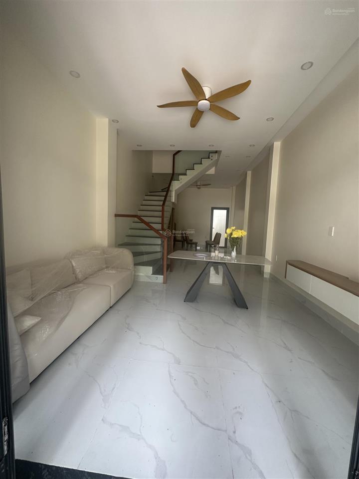 Bán nhà phố 3 tầng lầu mới đẹp 4 phòng ngủ full nội thất 5.9 ty ở kdc đường 22 kế vinhomes