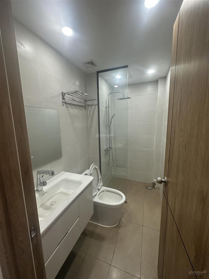 Bán nhà phố 3 tầng lầu mới đẹp 4 phòng ngủ full nội thất 5.9 ty ở kdc đường 22 kế vinhomes