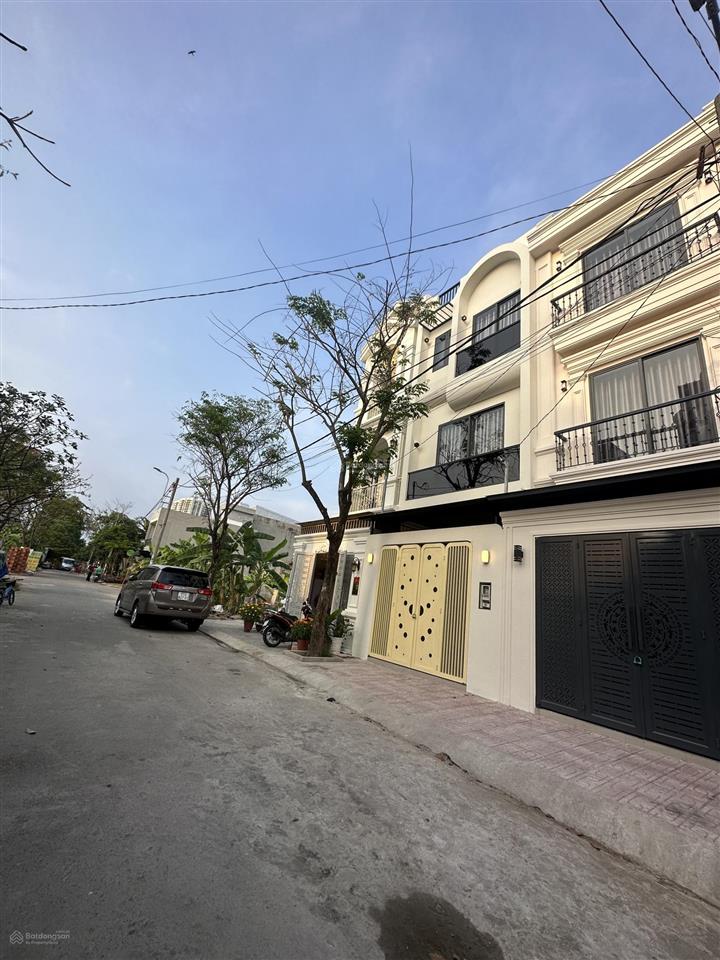 Bán nhà phố 3 tầng lầu mới đẹp 4 phòng ngủ full nội thất 5.9 ty ở kdc đường 22 kế vinhomes
