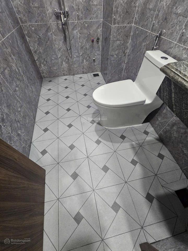 Cần bán căn nhà mới 1 trệt 2 lầu 4 phòng ngủ 4x16 64.7m hẻm 60 đường hoàng hữu nam giá 6.2 ty