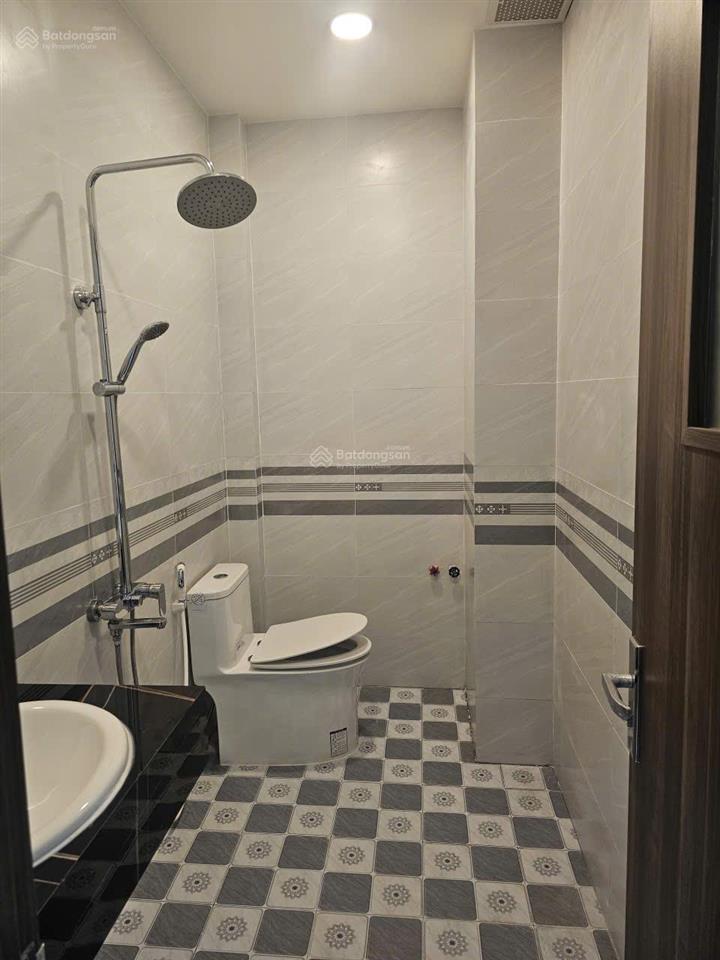 Cần bán căn nhà mới 1 trệt 2 lầu 4 phòng ngủ 4x16 64.7m hẻm 60 đường hoàng hữu nam giá 6.2 ty