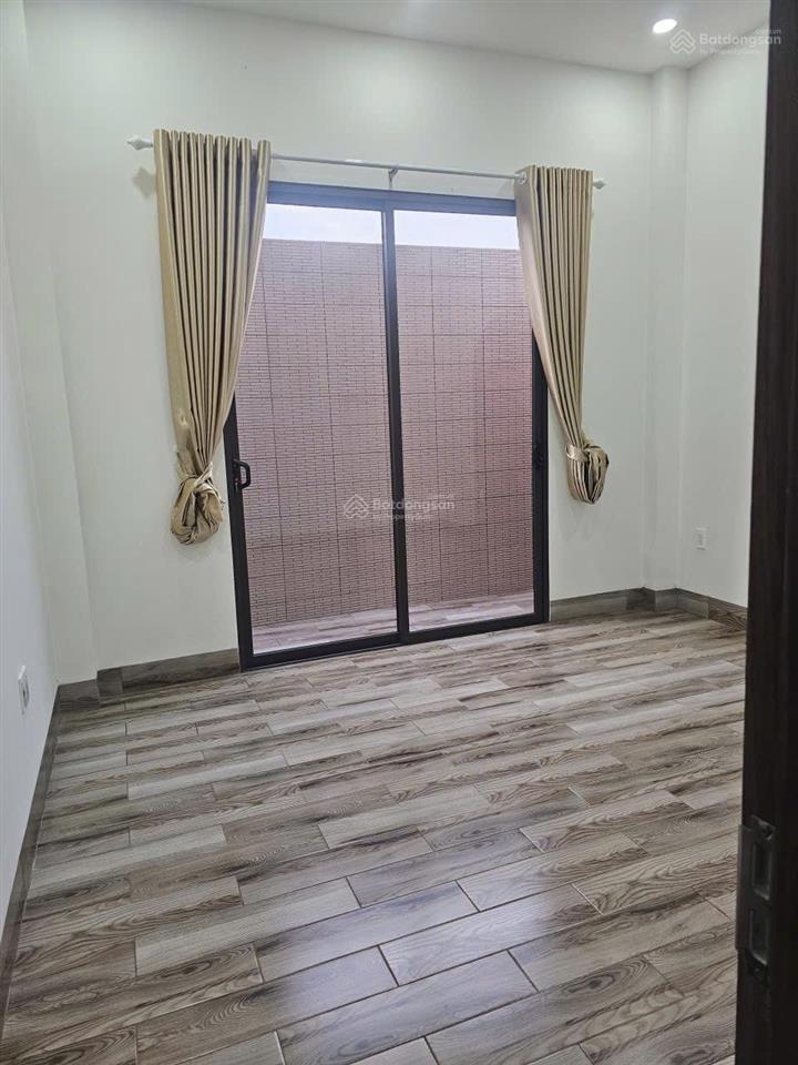 Cần bán căn nhà mới 1 trệt 2 lầu 4 phòng ngủ 4x16 64.7m hẻm 60 đường hoàng hữu nam giá 6.2 ty
