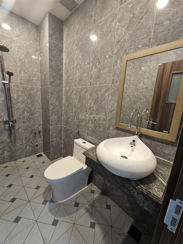 Cần bán căn nhà mới 1 trệt 2 lầu 4 phòng ngủ 4x16 64.7m hẻm 60 đường hoàng hữu nam giá 6.2 ty