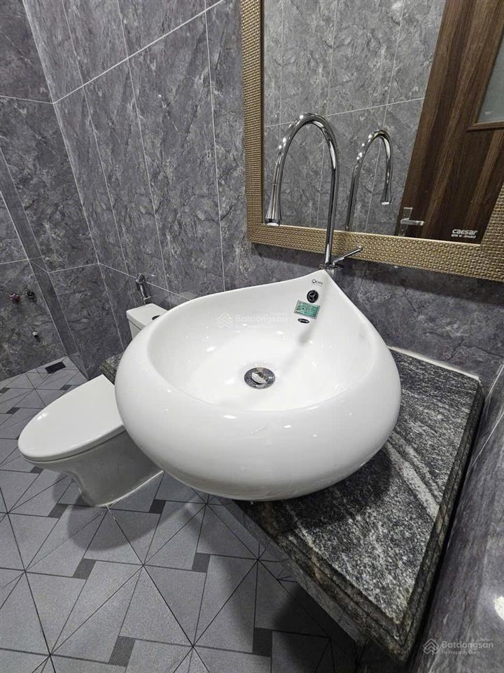 Cần bán căn nhà mới 1 trệt 2 lầu 4 phòng ngủ 4x16 64.7m hẻm 60 đường hoàng hữu nam giá 6.2 ty