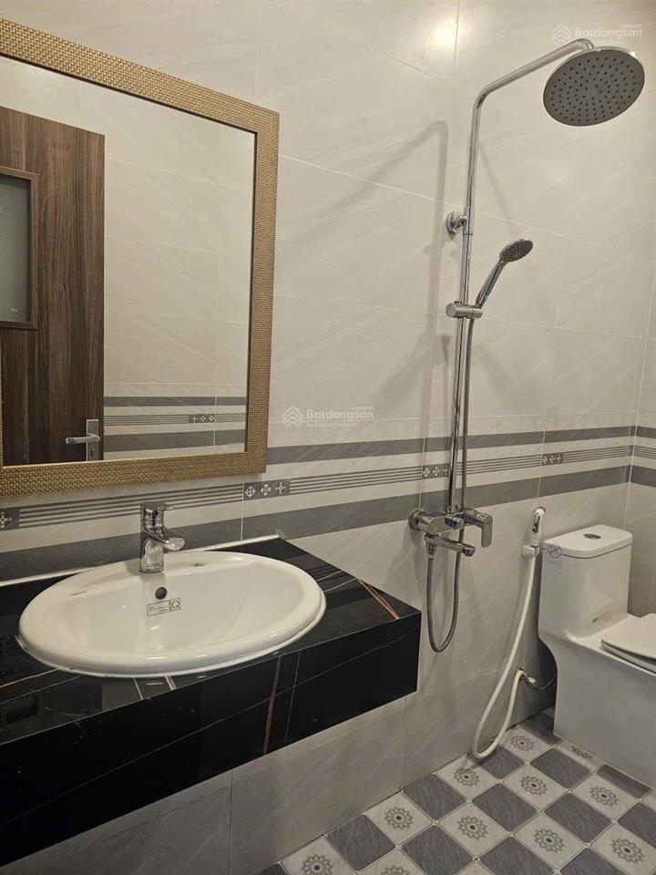Cần bán căn nhà mới 1 trệt 2 lầu 4 phòng ngủ 4x16 64.7m hẻm 60 đường hoàng hữu nam giá 6.2 ty