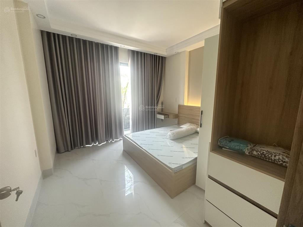 Bán nhà phố 3 tầng lầu mới đẹp 4 phòng ngủ full nội thất ở kdc đường 22 kế vinhomes giá 5,9 tỷ