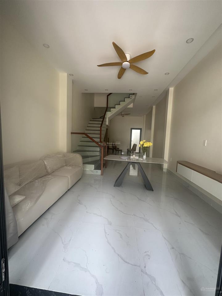 Bán nhà phố 3 tầng lầu mới đẹp 4 phòng ngủ full nội thất ở kdc đường 22 kế vinhomes giá 5,9 tỷ