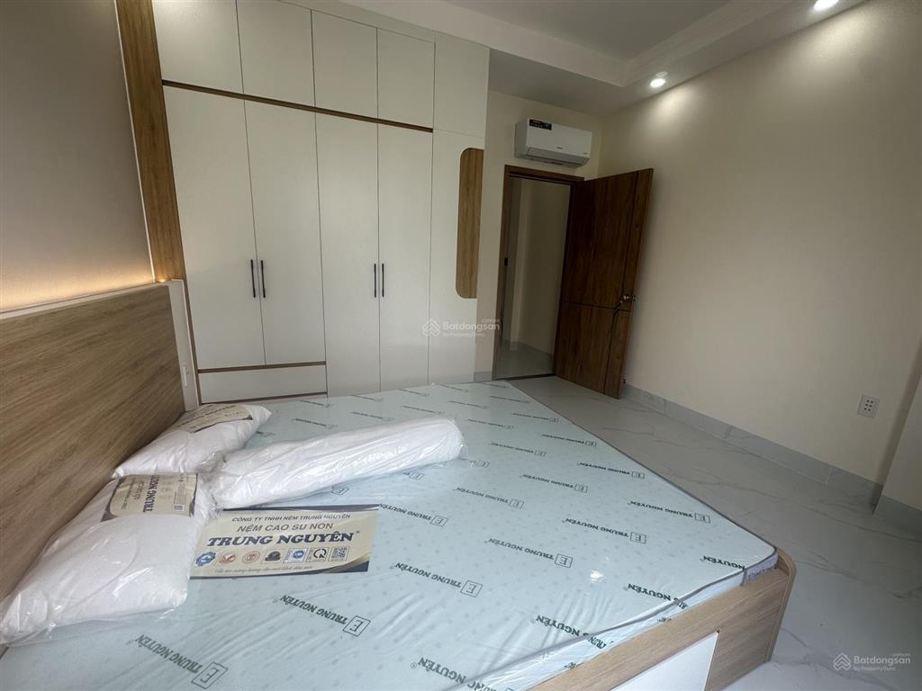 Bán nhà phố 3 tầng lầu mới đẹp 4 phòng ngủ full nội thất ở kdc đường 22 kế vinhomes giá 5,9 tỷ