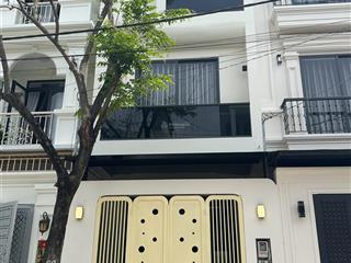 Bán nhà phố 3 tầng lầu mới đẹp 4 phòng ngủ full nội thất ở kdc đường 22 kế vinhomes giá 5,9 tỷ