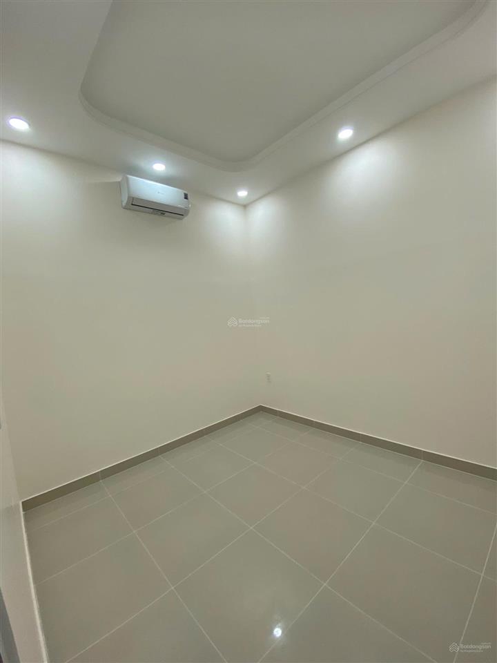 Bán căn nhà cấp 4 mới đẹp ở kdc đường 22 sát vinhomes 53.6m giá 3.6 tỷ cho thuê đc 6tr/th đường 10m