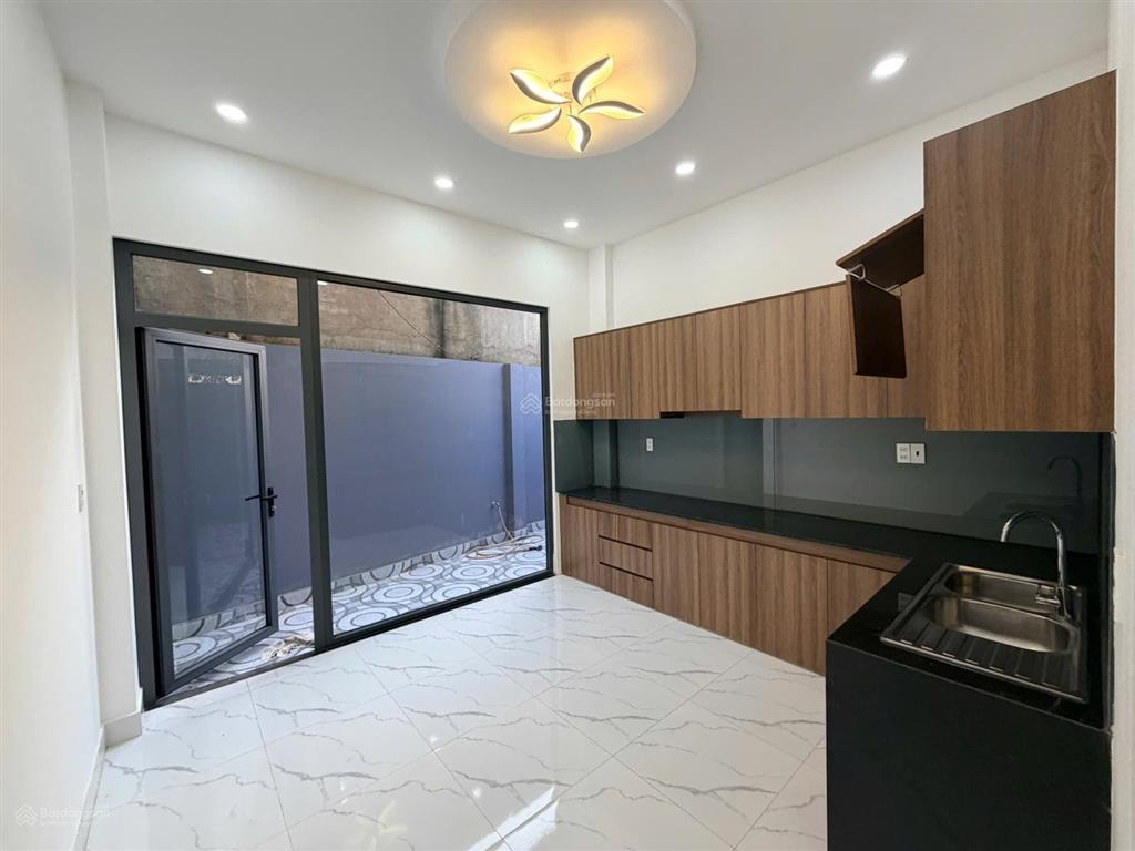 Kẹt tiền cần bán nhà mới 1 trệt 2 lầu 4p ngủ 5 wc 62.4m2, giá 5,3 tỷ ở đường 6 kế vinhomes