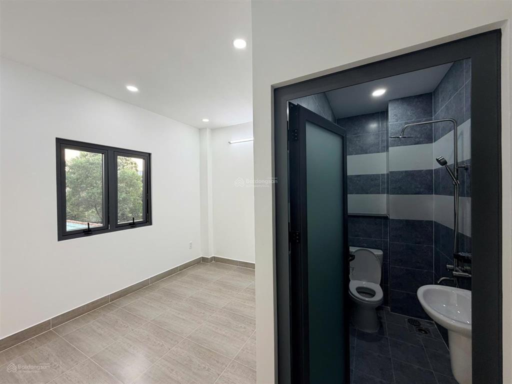 Kẹt tiền cần bán nhà mới 1 trệt 2 lầu 4p ngủ 5 wc 62.4m2, giá 5,3 tỷ ở đường 6 kế vinhomes