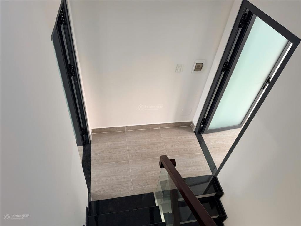Kẹt tiền cần bán nhà mới 1 trệt 2 lầu 4p ngủ 5 wc 62.4m2, giá 5,3 tỷ ở đường 6 kế vinhomes