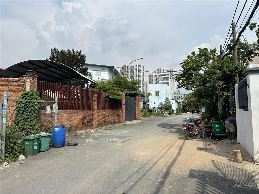 Cần bán lô đất 5x21 104.5m giá 5.5 tỷ ở đường 21 kế bên vinhomes giá tốt nhất kv xây đc 5 tầng