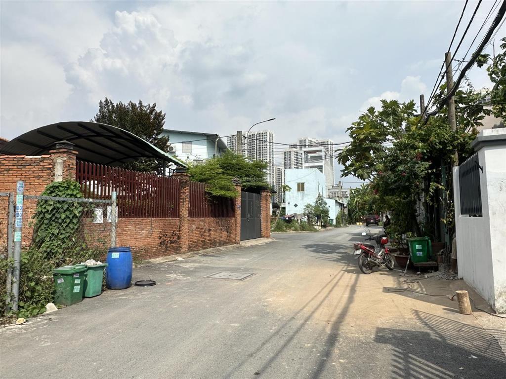 Cần bán lô đất 5x21 104.5m giá 5.5 tỷ ở đường 21 kế bên vinhomes giá tốt nhất kv xây đc 5 tầng