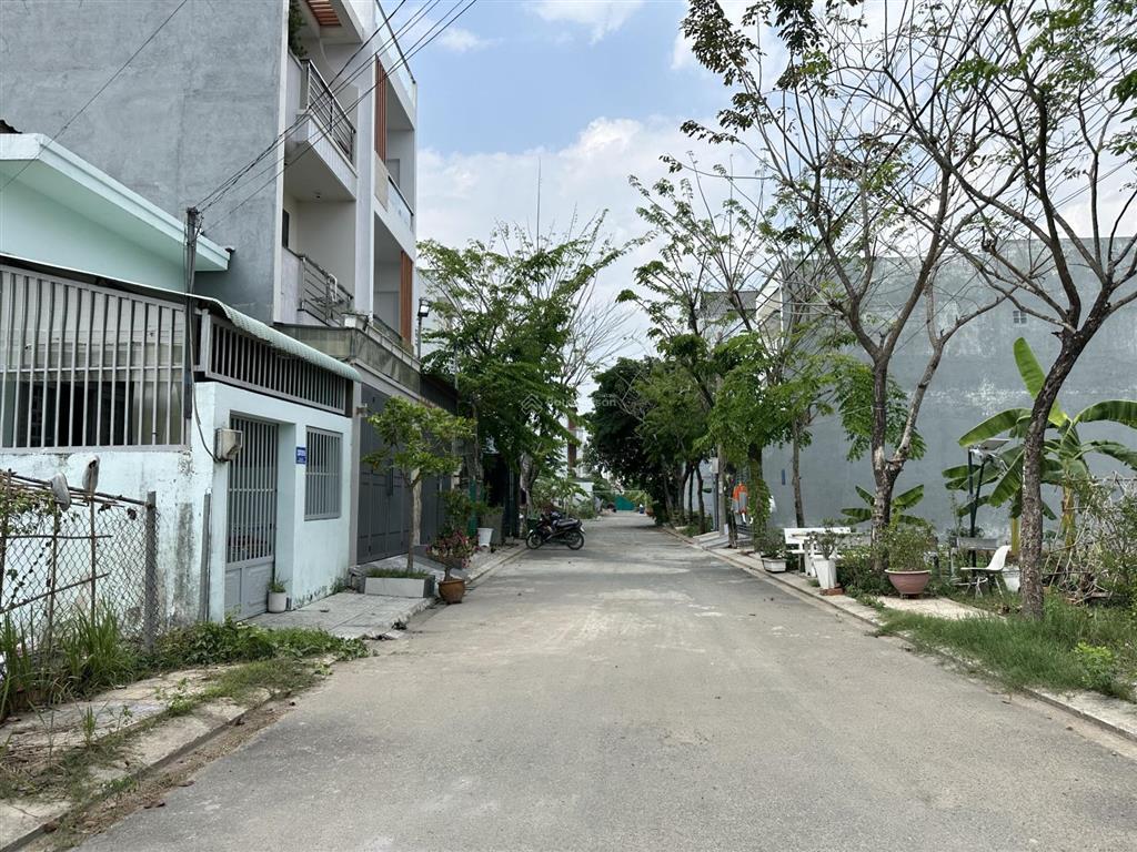 Bán lô đất 63.5m, 5.8x11.5m xây được 5 tầng giá 3.85 ty sát vinhomes phù hợp làm vp công ty