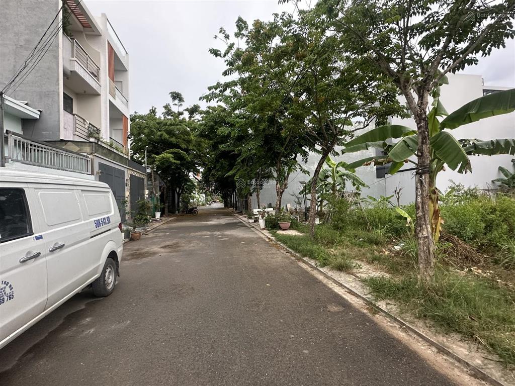 Cần bán đất 50m2 trục đường 8m kế bên vinhomes giá 3,05 tỷ xây đc 5 tầng giá tốt khu vực này