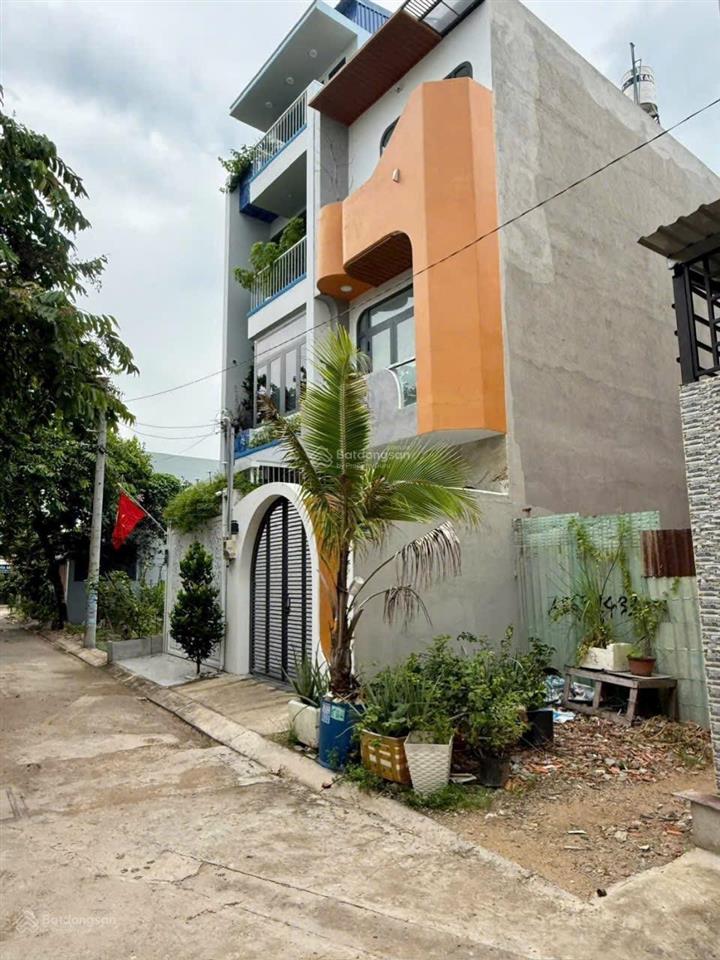 Kẹt tiền bán lô đất 63.6m2 3 tỷ ở đường 6 long bình kế vinhomes xây được 5 tầng giá tốt khu vực