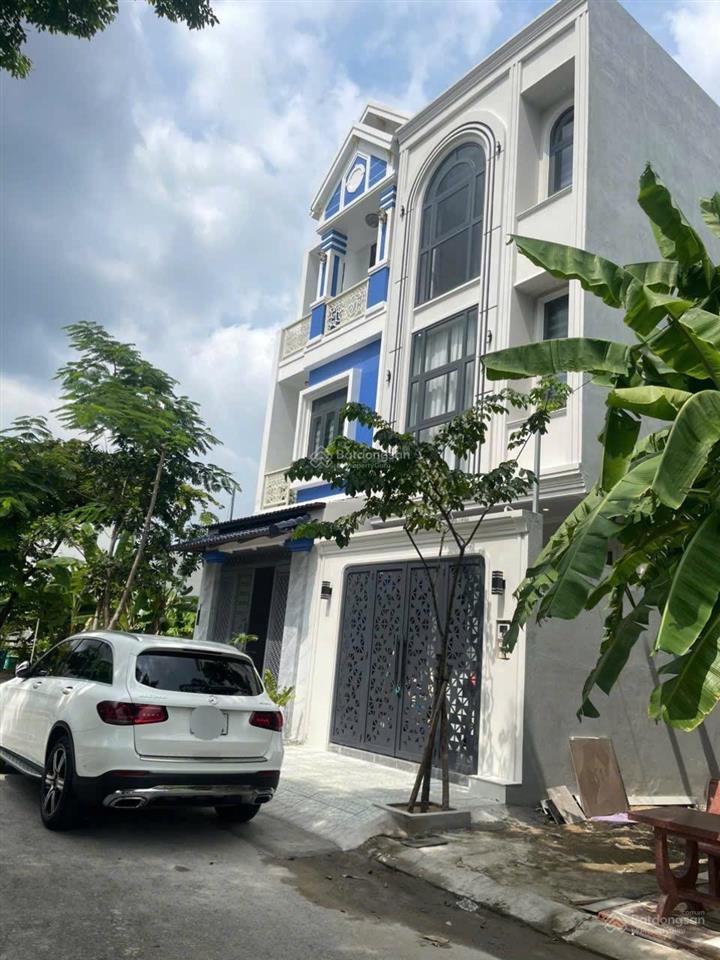 Kẹt tiền bán lô đất 63.6m2 3 tỷ ở đường 6 long bình kế vinhomes xây được 5 tầng giá tốt khu vực