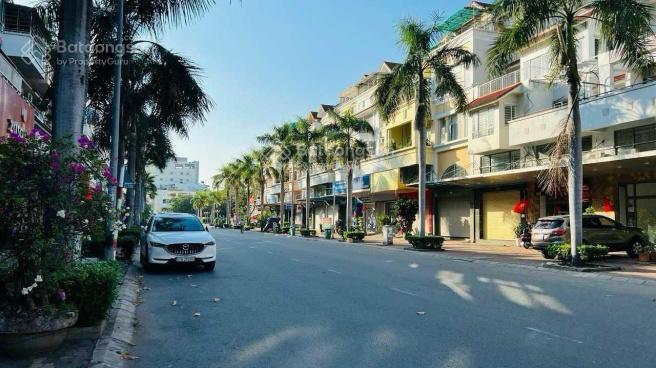 Cho thuê nhà phố view công viên  kdc phú mỹ, vạn phát hưng  5pn, full nội thất