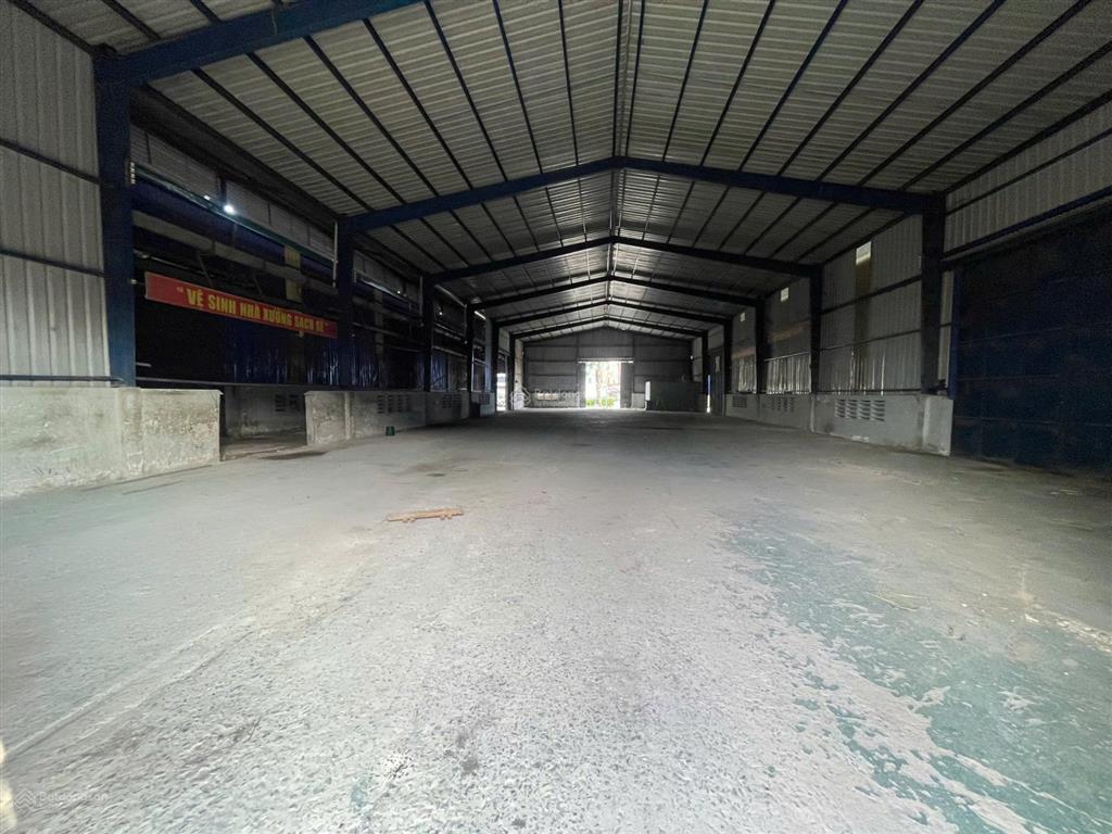 Cho thuê kho bãi mặt tiền đường đào trí, phường phú thuận, 190 triệu/th, 2.100m2