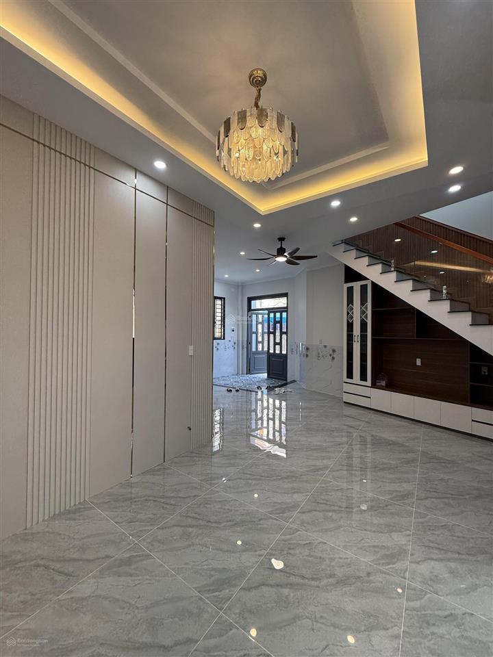 Bán nhà 1 lầu  1 trệt mới tinh 3 pnhẻm xe hơi
