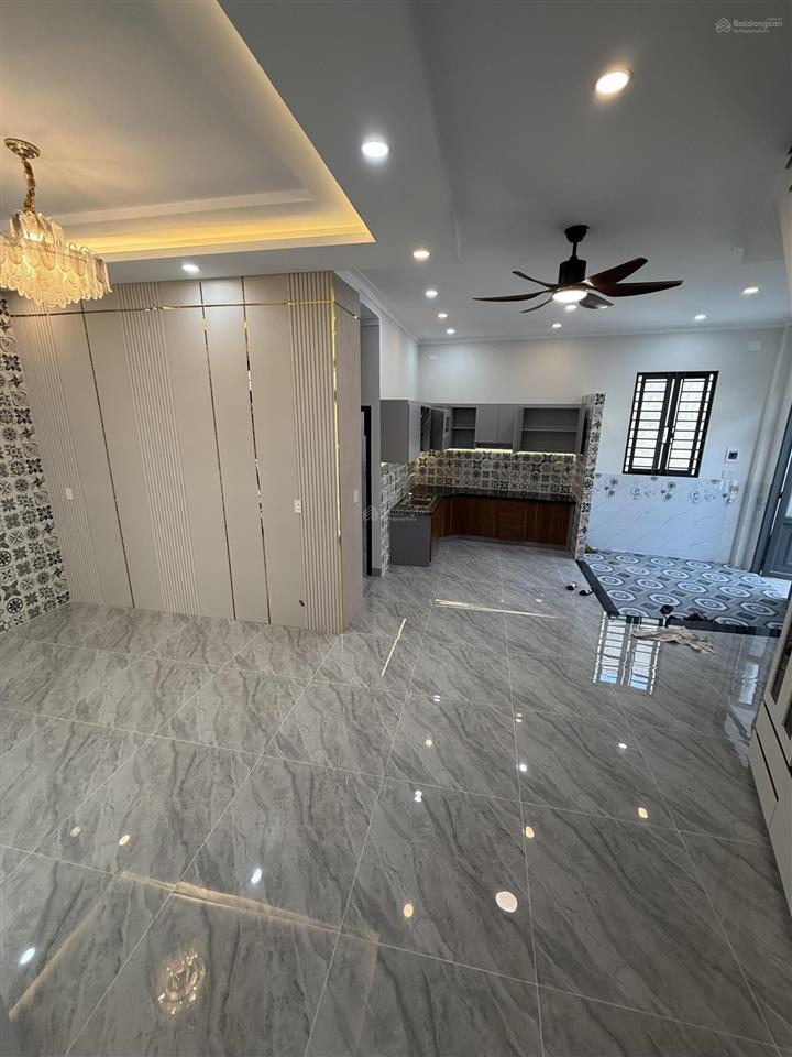 Bán nhà 1 lầu  1 trệt mới tinh 3 pnhẻm xe hơi