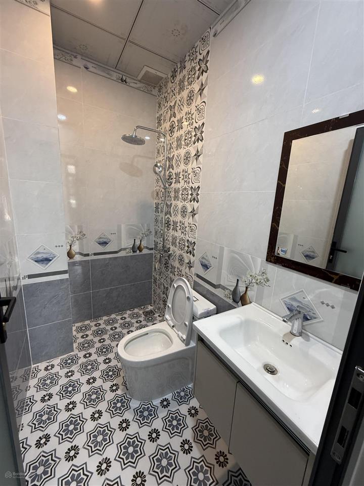 Bán nhà 1 lầu  1 trệt mới tinh 3 pnhẻm xe hơi